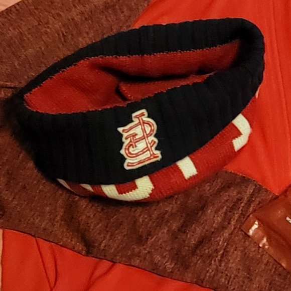 MLB Fans! ST. Louis knit pom tassel toboggan & STL rain poncho. - Picture 2 of 7